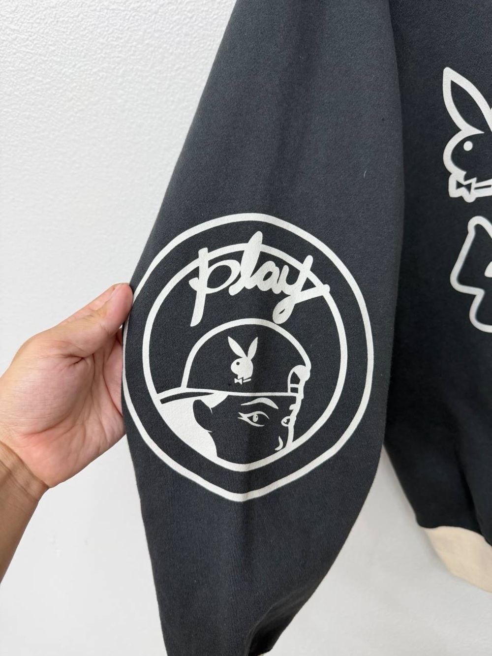 Playboy by PacSun Men’s Graphic Crewneck Sweatshirt Black Beige Oversized - Picture 4 of 9